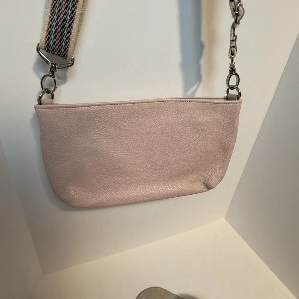 Thirty One Studio Clutch in Rose Blush Pebble Black Flap 
